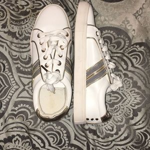 Shoe dazzle zipper side tennis shoe